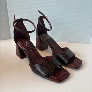 Aldo Safdie Burgundy snake print ankle strap heeled sandals size 7.5